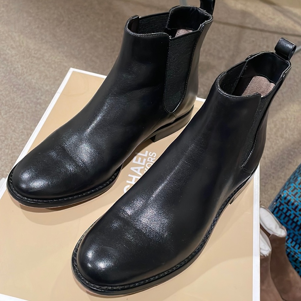 THEA Leather Ankle Bootie
